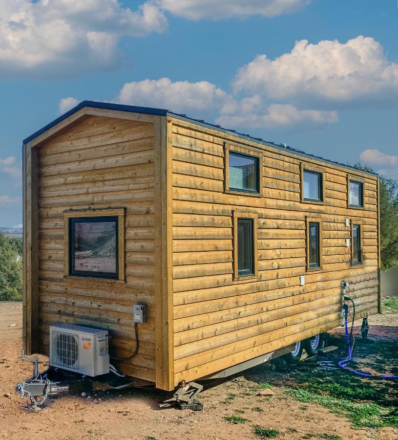 Cute Sedona Green-Certified Cedar Tiny Home คอตตอนวูด ภายนอก รูปภาพ
