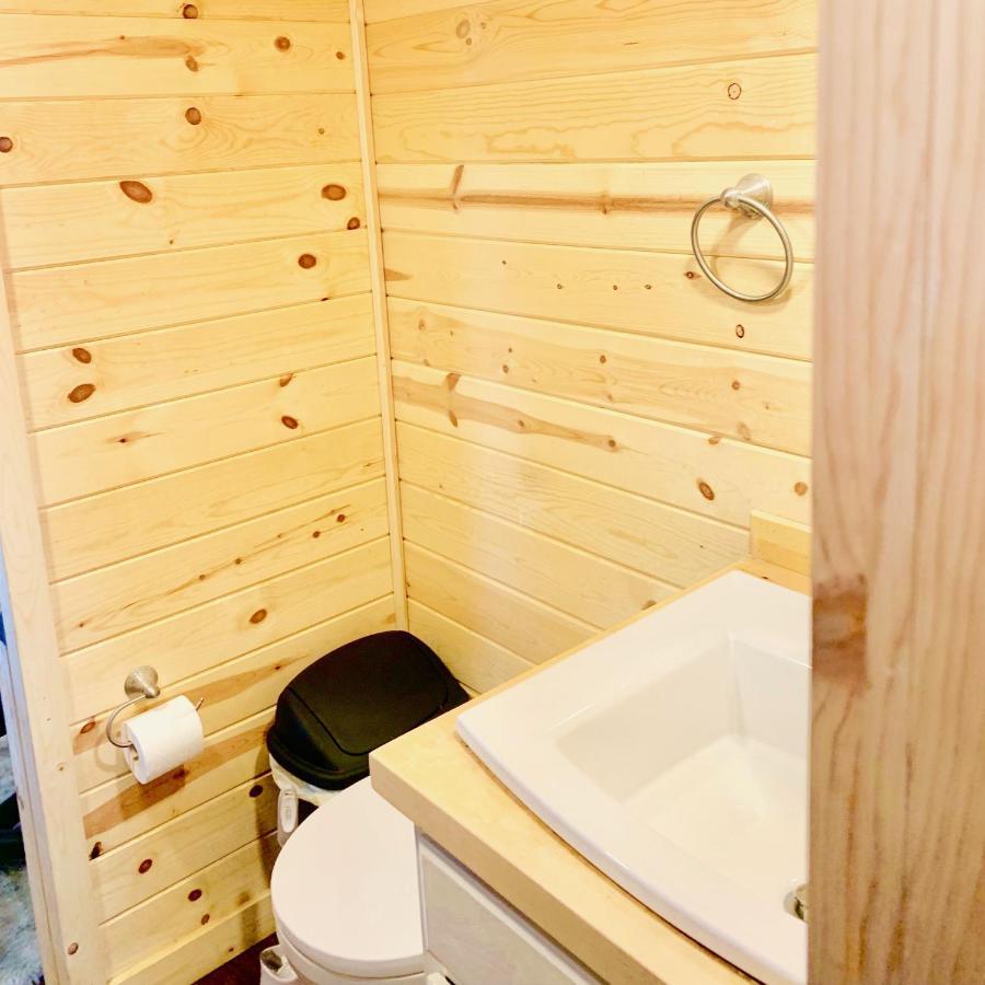 Cute Sedona Green-Certified Cedar Tiny Home คอตตอนวูด ภายนอก รูปภาพ
